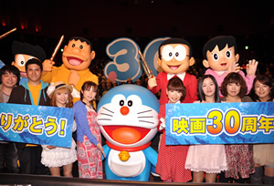 『ドラえもん』声優は舞台挨拶中も地声を使わず